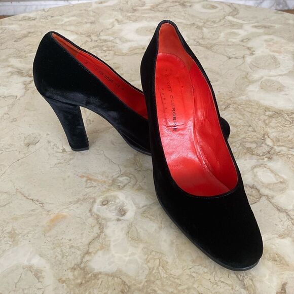 Robert Clergerie Paris Black Velvet Pumps - Picture 4 of 12